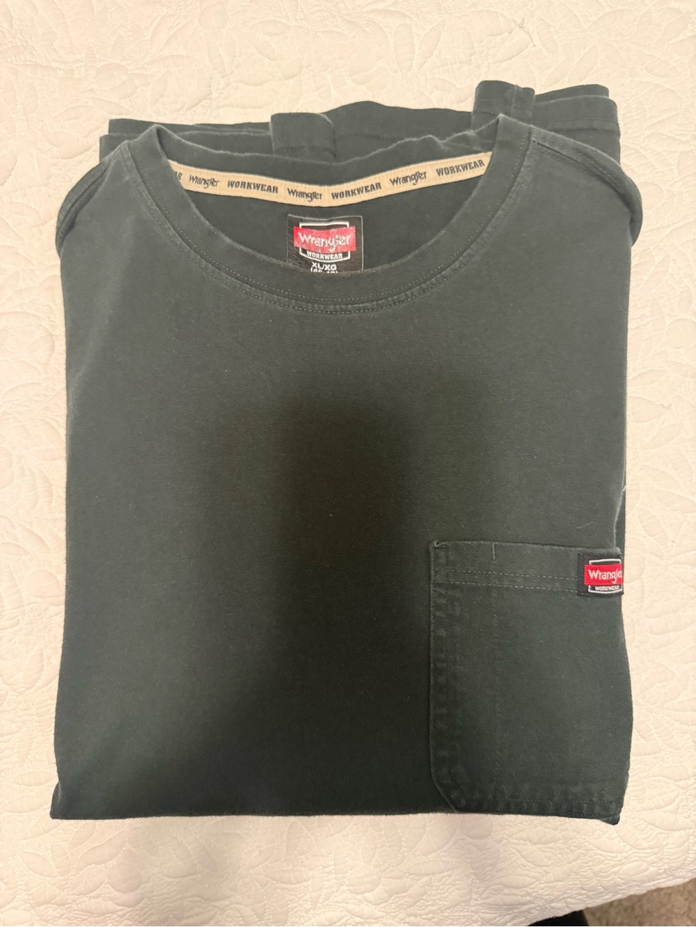 Wrangler Men’s dark greenLong Sleeve Pocket Tee